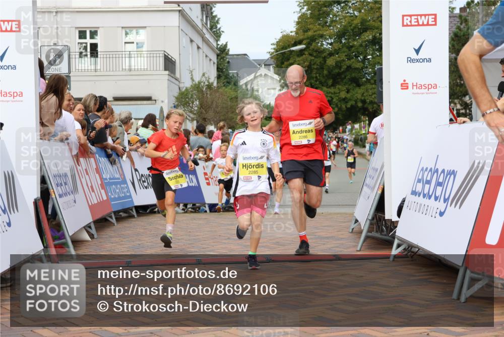 31.08.2025 - 21. Blankeneser Heldenlauf Strokosch-Dieckow http://msf.ph/oto/8692106 31.08.2025 10:25:07 Ziel 2357, 2183, 2717, 2285, 2286, 2331, 2359, 2661 meine-sportfotos.de