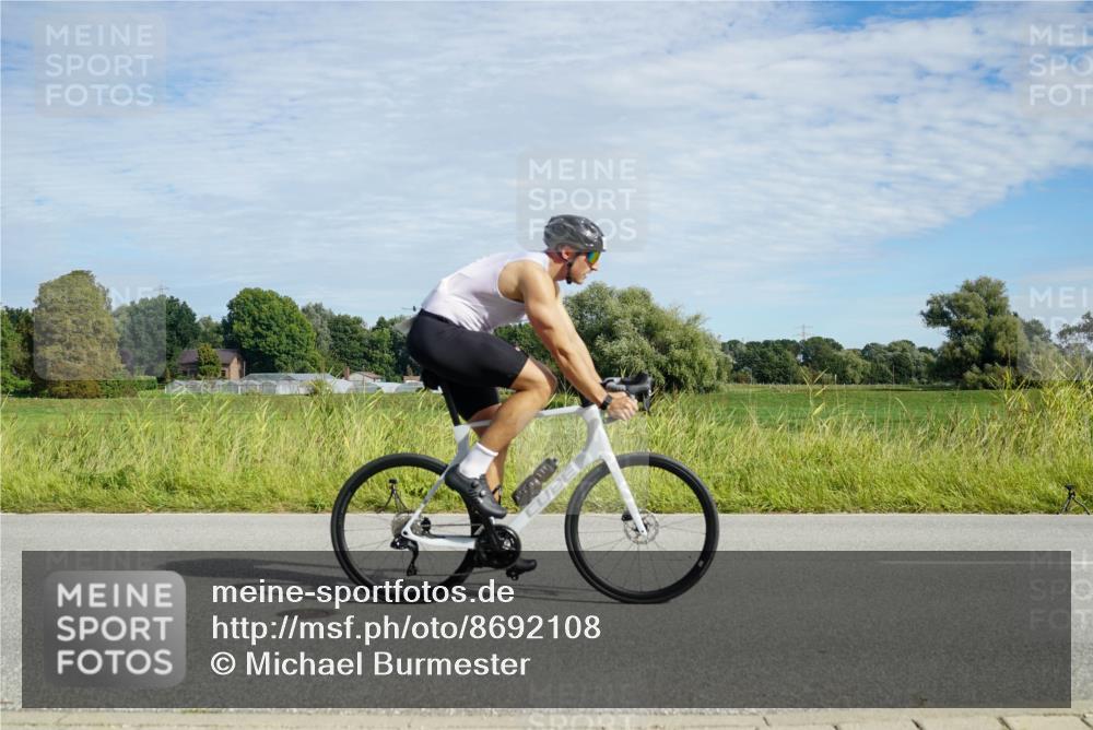 31.08.2025 - Elbe Triathlon Hamburg Michael Burmester http://msf.ph/oto/8692108 31.08.2025 10:24:38 Radfahren 594, 910, 979, 994, 1075, 1080, 1092 meine-sportfotos.de