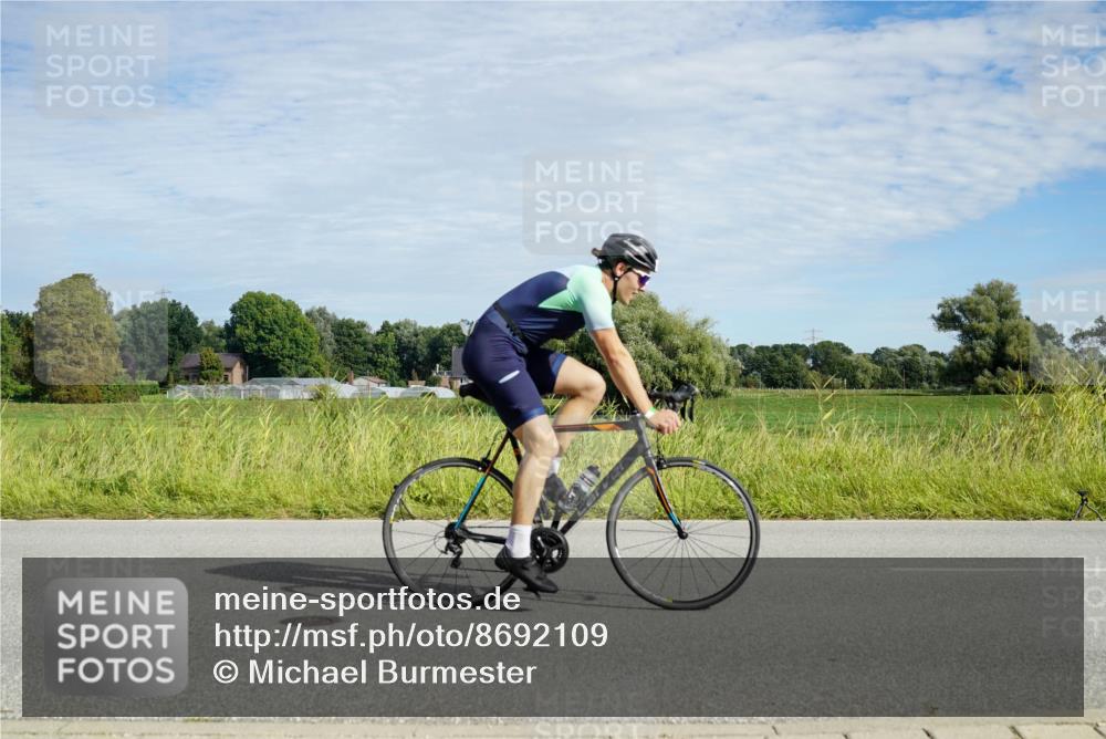 31.08.2025 - Elbe Triathlon Hamburg Michael Burmester http://msf.ph/oto/8692109 31.08.2025 10:24:39 Radfahren 594, 863, 910, 979, 994, 1075, 1080, 1092 meine-sportfotos.de