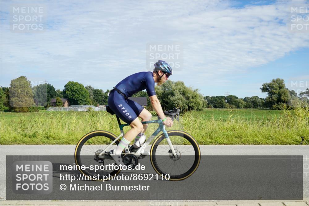 31.08.2025 - Elbe Triathlon Hamburg Michael Burmester http://msf.ph/oto/8692110 31.08.2025 10:24:40 Radfahren 594, 863, 979, 994, 1075, 1080, 1092 meine-sportfotos.de
