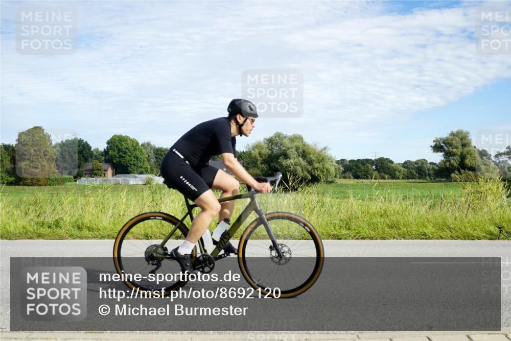 31.08.2025 - Elbe Triathlon Hamburg Michael Burmester http://msf.ph/oto/8692120 31.08.2025 10:25:03 Radfahren 446, 662, 782, 893, 929, 964, 1062 meine-sportfotos.de
