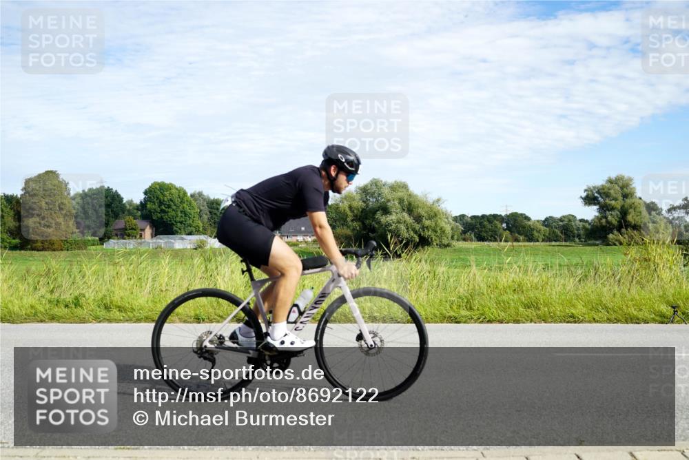 31.08.2025 - Elbe Triathlon Hamburg Michael Burmester http://msf.ph/oto/8692122 31.08.2025 10:25:03 Radfahren 446, 662, 782, 893, 929, 964, 1062 meine-sportfotos.de