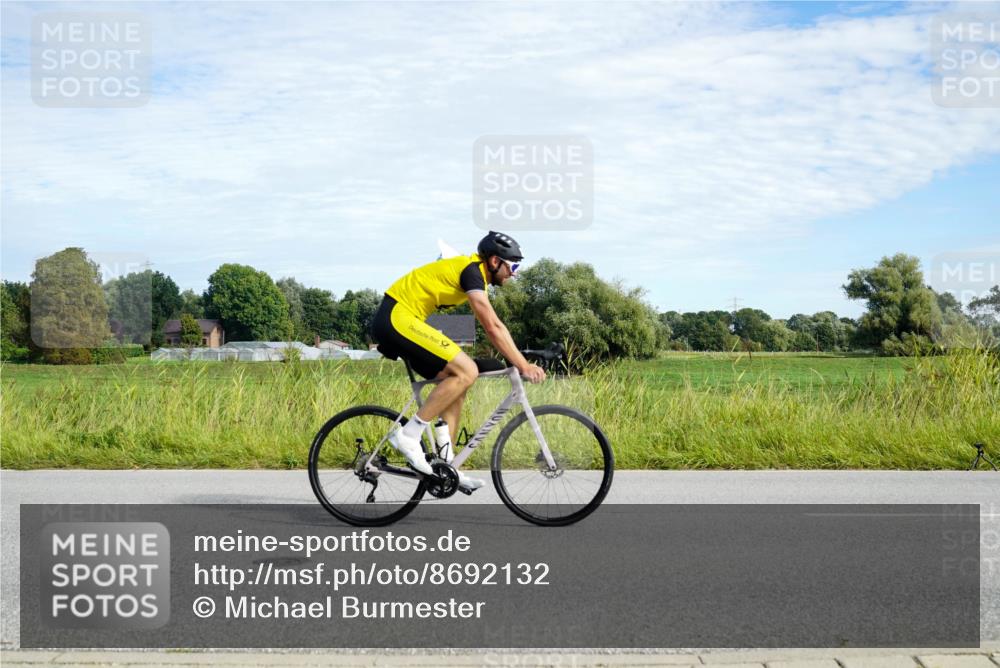 31.08.2025 - Elbe Triathlon Hamburg Michael Burmester http://msf.ph/oto/8692132 31.08.2025 10:25:15 Radfahren 829, 955, 958, 966, 1003, 1039, 1094, 1096 meine-sportfotos.de