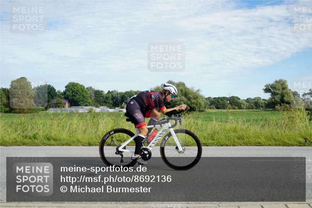 31.08.2025 - Elbe Triathlon Hamburg Michael Burmester http://msf.ph/oto/8692136 31.08.2025 10:25:20 Radfahren 829, 935, 955, 966, 1008, 1021, 1094 meine-sportfotos.de