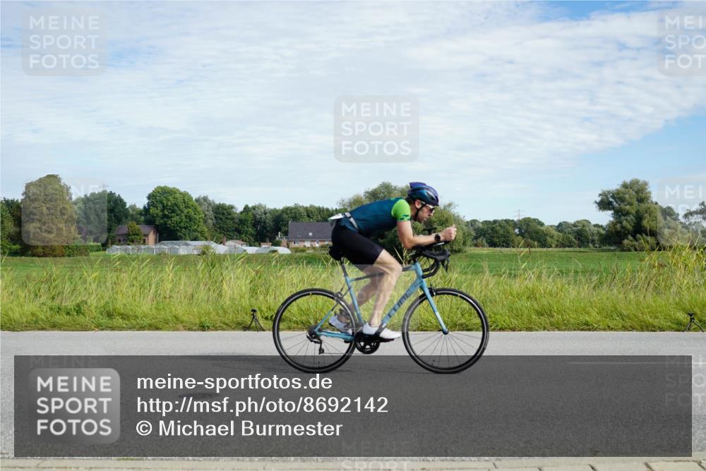 31.08.2025 - Elbe Triathlon Hamburg Michael Burmester http://msf.ph/oto/8692142 31.08.2025 10:25:42 Radfahren 692, 948, 954, 1026, 1054, 1133 meine-sportfotos.de