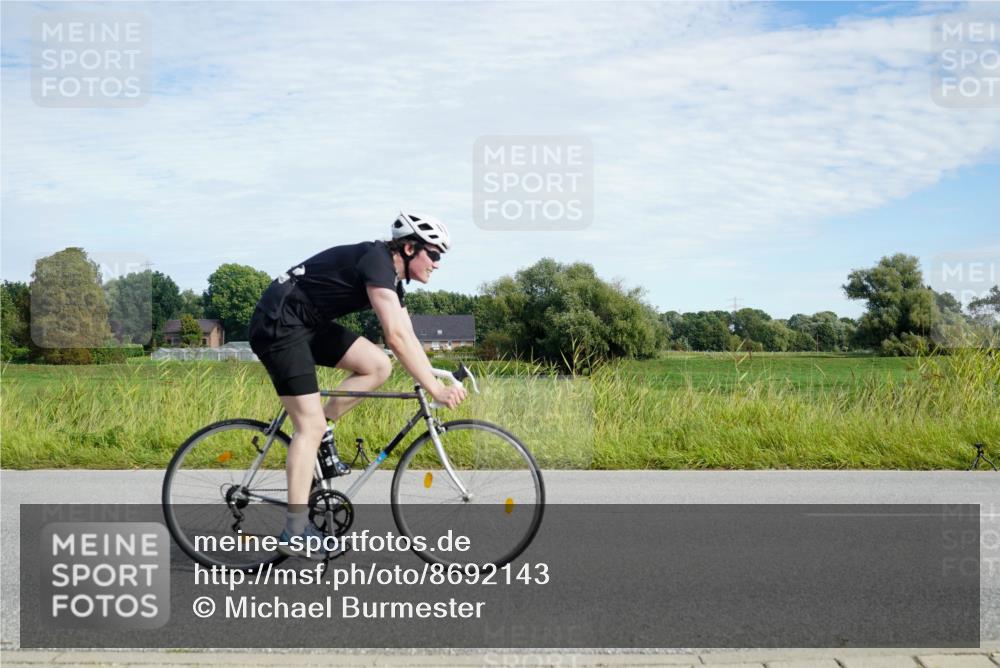 31.08.2025 - Elbe Triathlon Hamburg Michael Burmester http://msf.ph/oto/8692143 31.08.2025 10:25:44 Radfahren 692, 948, 1054, 1133 meine-sportfotos.de
