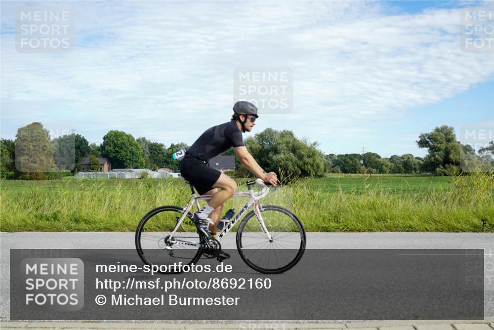 31.08.2025 - Elbe Triathlon Hamburg Michael Burmester http://msf.ph/oto/8692160 31.08.2025 10:26:11 Radfahren 699, 1022, 1035 meine-sportfotos.de