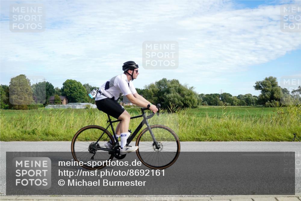 31.08.2025 - Elbe Triathlon Hamburg Michael Burmester http://msf.ph/oto/8692161 31.08.2025 10:26:13 Radfahren 699, 1022, 1035 meine-sportfotos.de