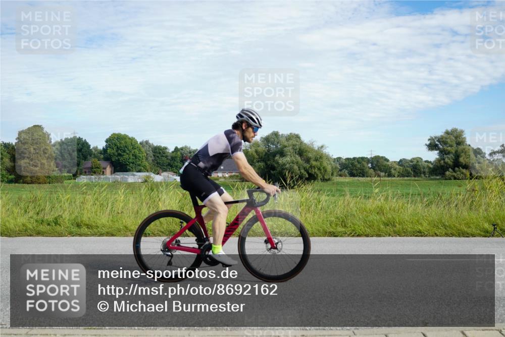 31.08.2025 - Elbe Triathlon Hamburg Michael Burmester http://msf.ph/oto/8692162 31.08.2025 10:26:16 Radfahren 699, 936, 1035 meine-sportfotos.de