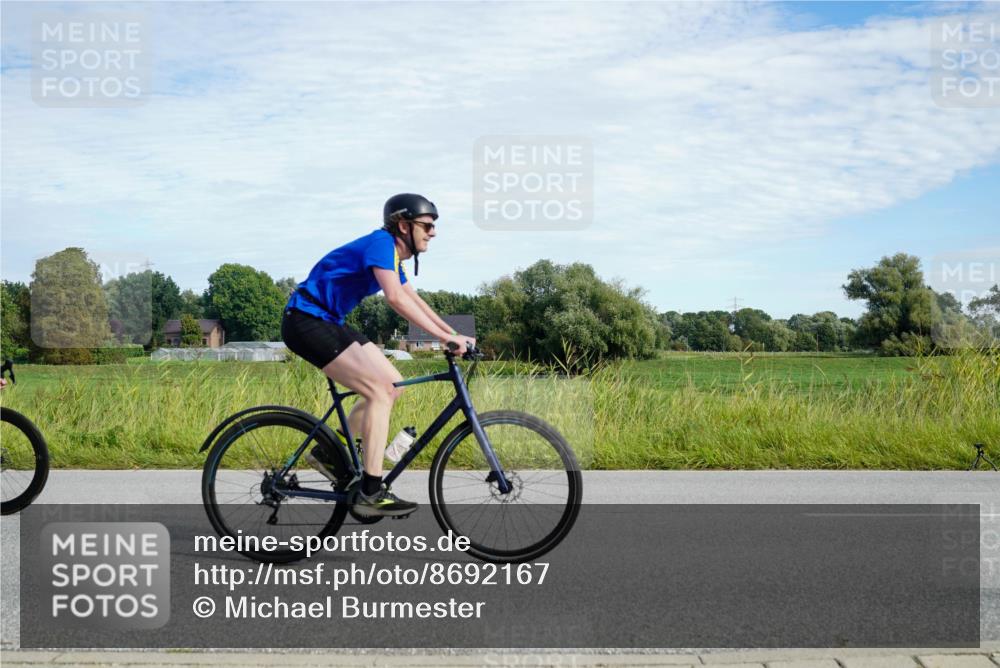 31.08.2025 - Elbe Triathlon Hamburg Michael Burmester http://msf.ph/oto/8692167 31.08.2025 10:26:26 Radfahren 905, 934, 936, 951, 980, 1103, 1108, 1149 meine-sportfotos.de