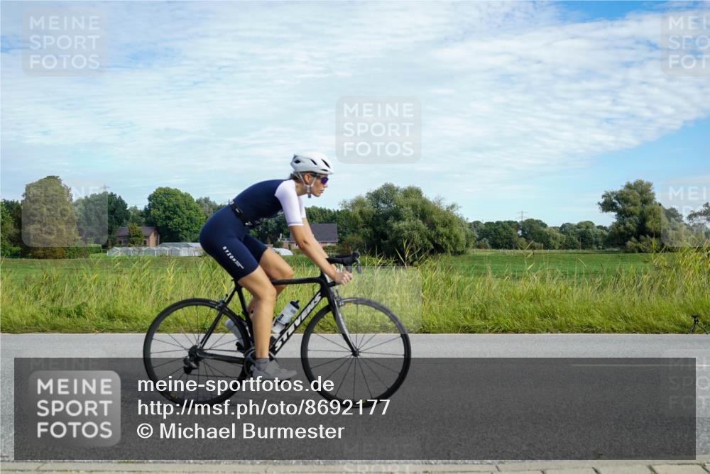 31.08.2025 - Elbe Triathlon Hamburg Michael Burmester http://msf.ph/oto/8692177 31.08.2025 10:26:49 Radfahren 801, 840, 987, 1145 meine-sportfotos.de