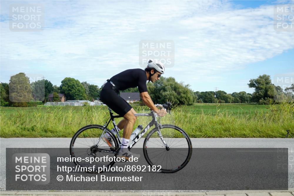 31.08.2025 - Elbe Triathlon Hamburg Michael Burmester http://msf.ph/oto/8692182 31.08.2025 10:26:51 Radfahren 801, 840, 987, 992, 1145 meine-sportfotos.de