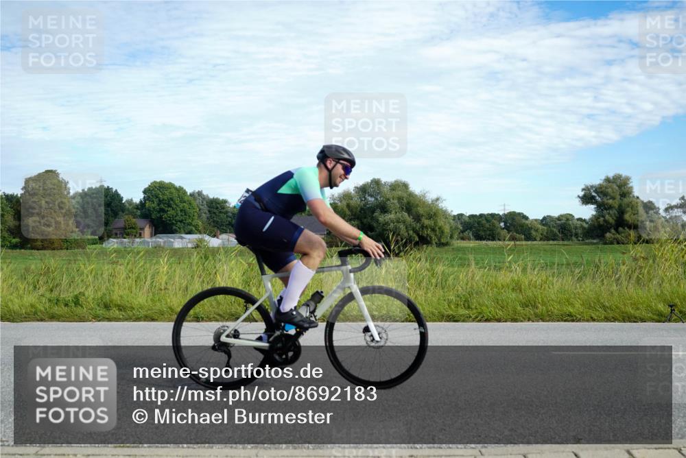 31.08.2025 - Elbe Triathlon Hamburg Michael Burmester http://msf.ph/oto/8692183 31.08.2025 10:26:58 Radfahren 830, 853, 992 meine-sportfotos.de