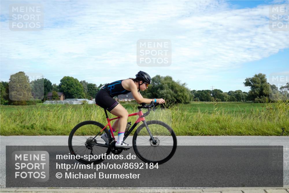 31.08.2025 - Elbe Triathlon Hamburg Michael Burmester http://msf.ph/oto/8692184 31.08.2025 10:27:00 Radfahren 830, 853, 992, 993 meine-sportfotos.de