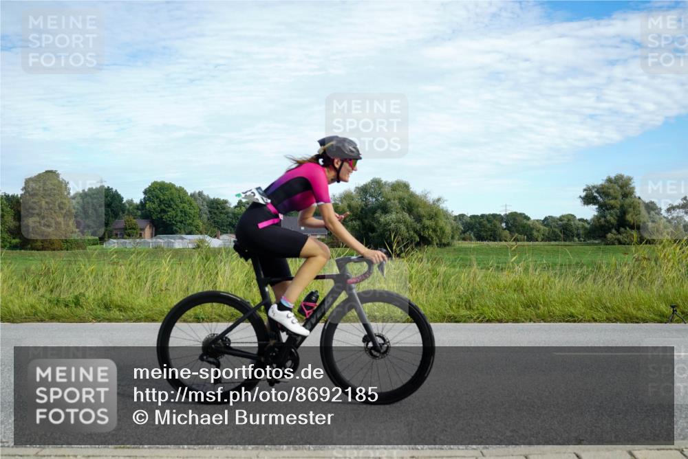 31.08.2025 - Elbe Triathlon Hamburg Michael Burmester http://msf.ph/oto/8692185 31.08.2025 10:27:01 Radfahren 830, 853, 992, 993 meine-sportfotos.de