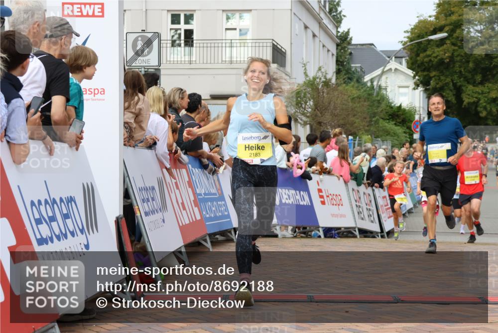 31.08.2025 - 21. Blankeneser Heldenlauf Strokosch-Dieckow http://msf.ph/oto/8692188 31.08.2025 10:25:03 Ziel 2398, 2183, 2384, 2496, 2717, 2285, 2286, 2331 meine-sportfotos.de