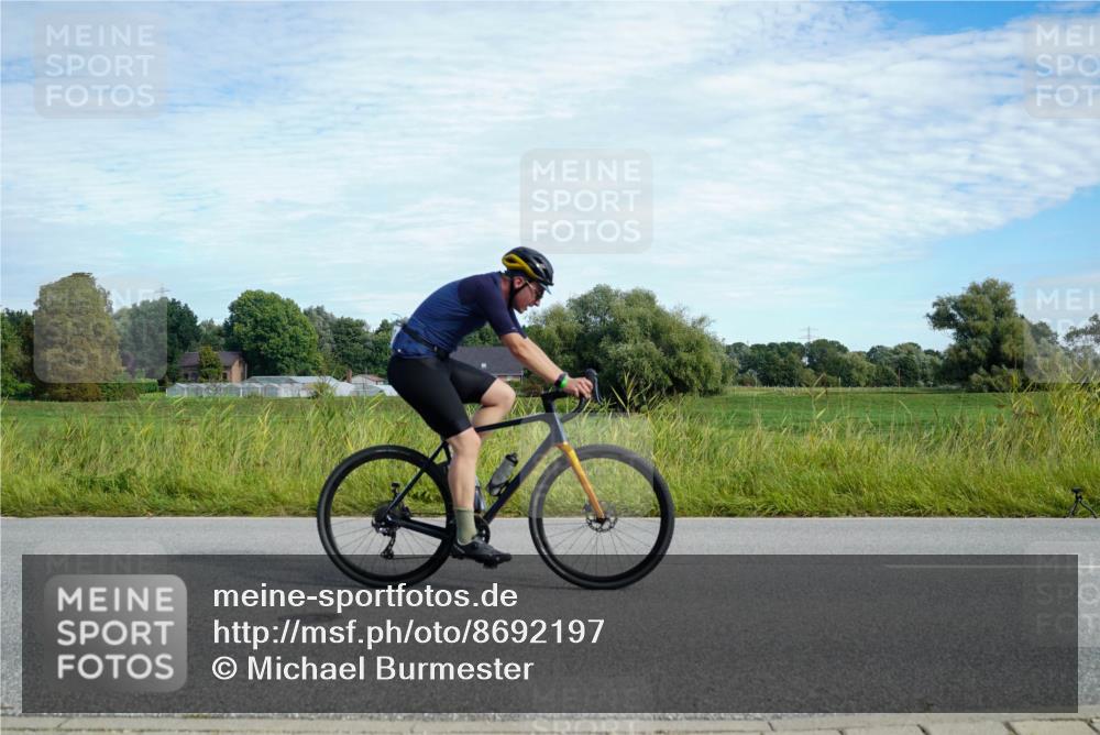 31.08.2025 - Elbe Triathlon Hamburg Michael Burmester http://msf.ph/oto/8692197 31.08.2025 10:27:38 Radfahren 797, 941, 1038, 1059 meine-sportfotos.de