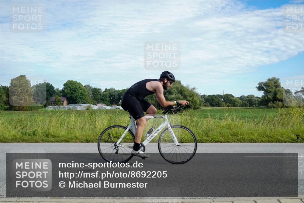 31.08.2025 - Elbe Triathlon Hamburg Michael Burmester http://msf.ph/oto/8692205 31.08.2025 10:27:50 Radfahren 401, 779, 1057, 1098, 1148 meine-sportfotos.de