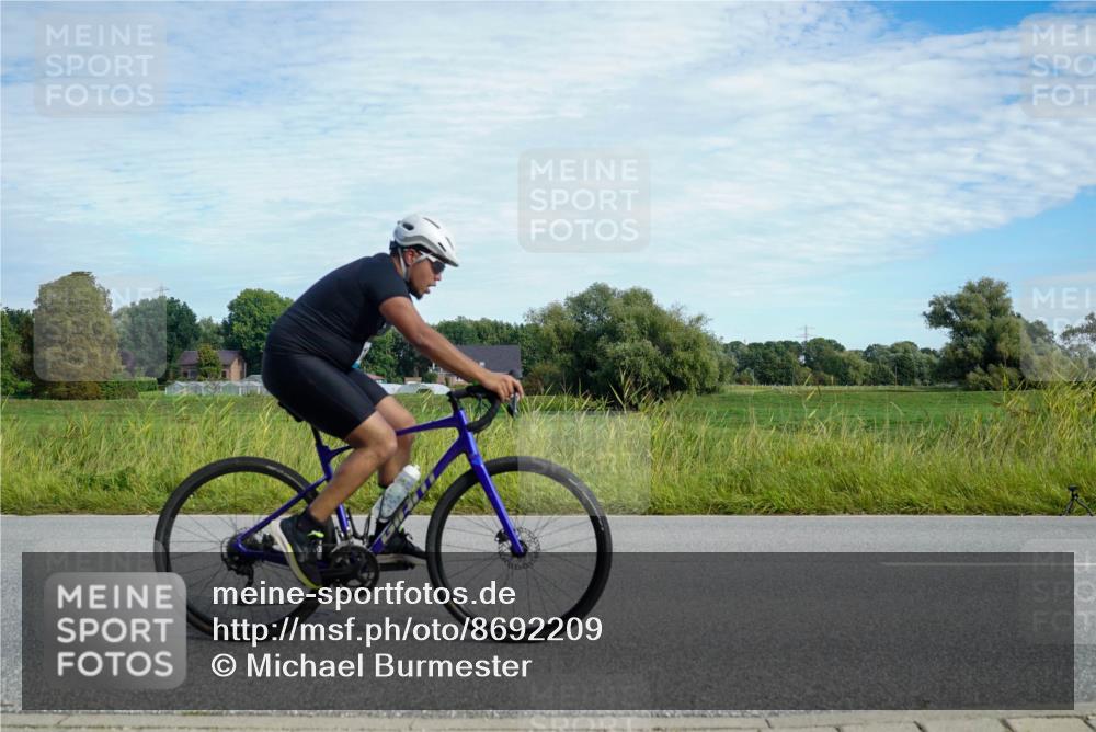 31.08.2025 - Elbe Triathlon Hamburg Michael Burmester http://msf.ph/oto/8692209 31.08.2025 10:28:01 Radfahren 809, 1089 meine-sportfotos.de