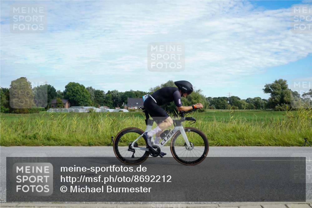 31.08.2025 - Elbe Triathlon Hamburg Michael Burmester http://msf.ph/oto/8692212 31.08.2025 10:28:11 Radfahren 799, 813, 817, 866 meine-sportfotos.de