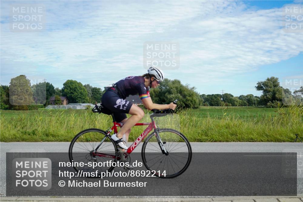 31.08.2025 - Elbe Triathlon Hamburg Michael Burmester http://msf.ph/oto/8692214 31.08.2025 10:28:14 Radfahren 799, 813, 817, 866 meine-sportfotos.de