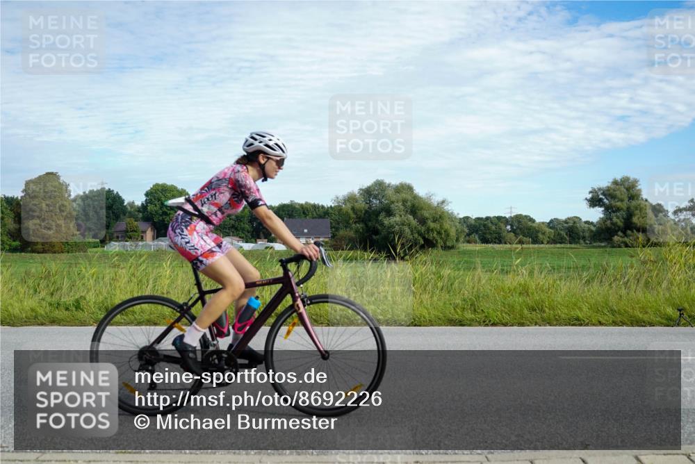 31.08.2025 - Elbe Triathlon Hamburg Michael Burmester http://msf.ph/oto/8692226 31.08.2025 10:28:40 Radfahren 701, 748, 789, 852, 876, 913, 991, 1123 meine-sportfotos.de