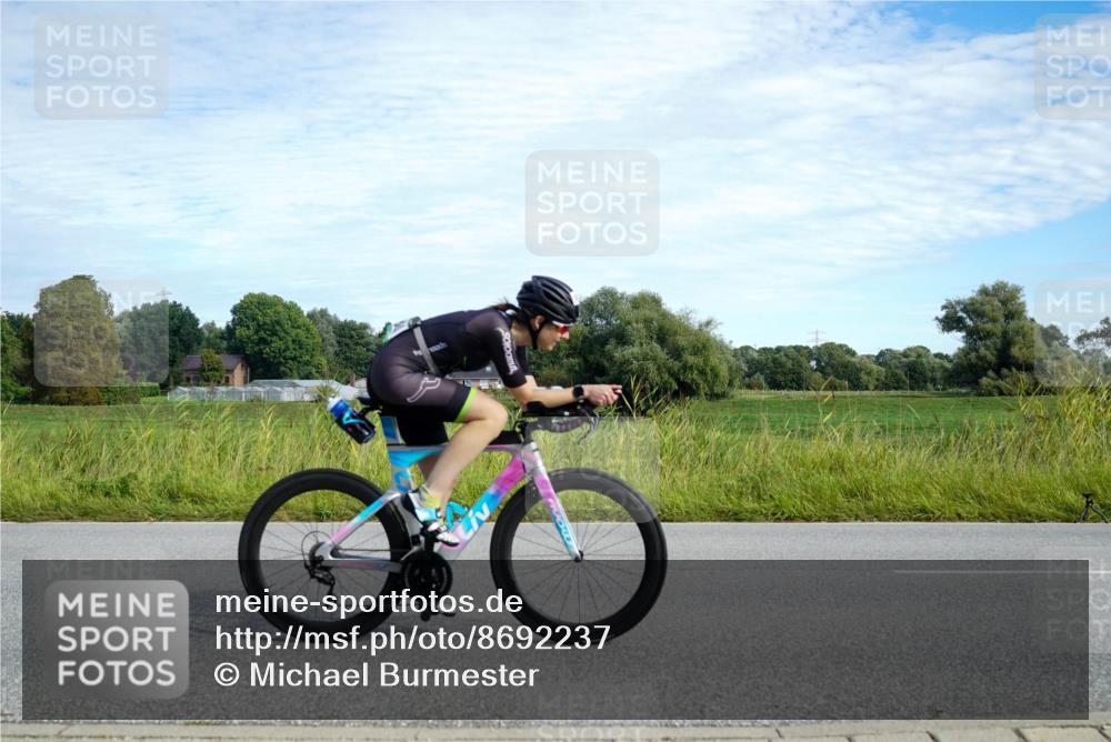 31.08.2025 - Elbe Triathlon Hamburg Michael Burmester http://msf.ph/oto/8692237 31.08.2025 10:28:56 Radfahren 833, 881, 884, 1160 meine-sportfotos.de