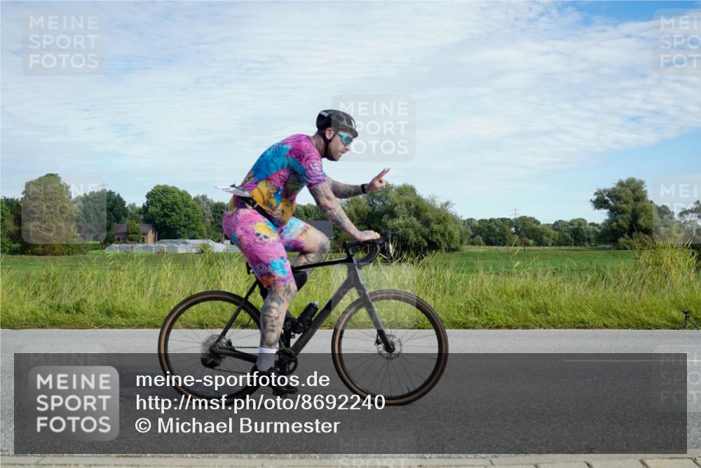 31.08.2025 - Elbe Triathlon Hamburg Michael Burmester http://msf.ph/oto/8692240 31.08.2025 10:29:08 Radfahren  meine-sportfotos.de