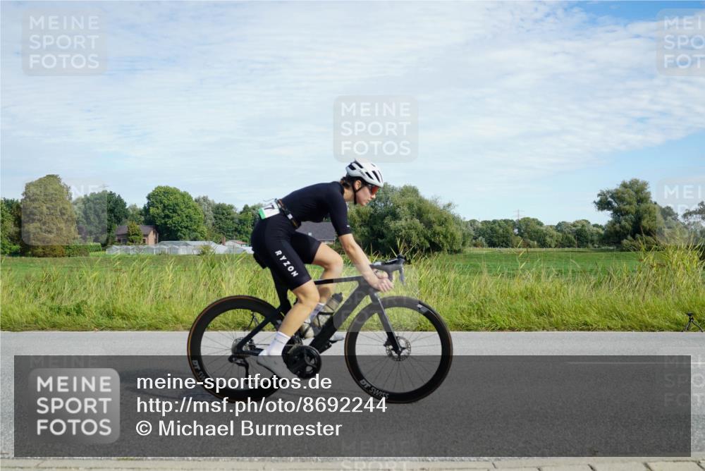 31.08.2025 - Elbe Triathlon Hamburg Michael Burmester http://msf.ph/oto/8692244 31.08.2025 10:29:22 Radfahren 667, 711, 837, 1102, 1183, 1196 meine-sportfotos.de