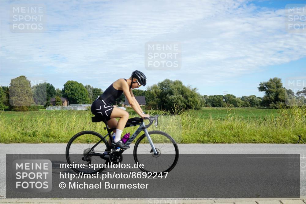 31.08.2025 - Elbe Triathlon Hamburg Michael Burmester http://msf.ph/oto/8692247 31.08.2025 10:29:38 Radfahren 851, 916 meine-sportfotos.de