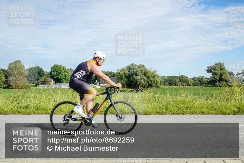 31.08.2025 - Elbe Triathlon Hamburg Michael Burmester http://msf.ph/oto/8692259 31.08.2025 10:29:59 Radfahren 606, 870, 887, 888, 1011, 1155, 1180, 1202 meine-sportfotos.de