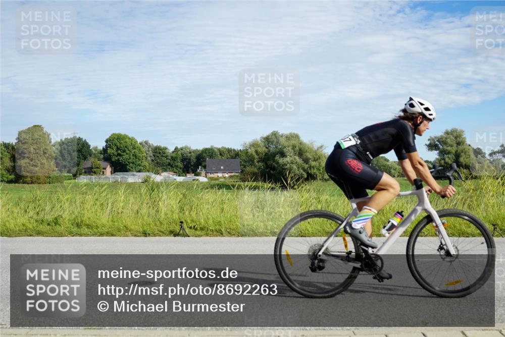 31.08.2025 - Elbe Triathlon Hamburg Michael Burmester http://msf.ph/oto/8692263 31.08.2025 10:30:02 Radfahren 606, 887, 1011, 1180, 1202 meine-sportfotos.de
