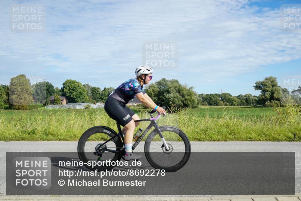 31.08.2025 - Elbe Triathlon Hamburg Michael Burmester http://msf.ph/oto/8692278 31.08.2025 10:30:45 Radfahren 593, 800, 835, 1121, 1164 meine-sportfotos.de