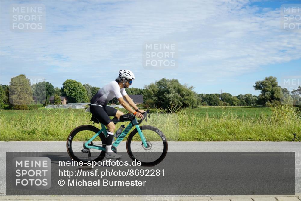 31.08.2025 - Elbe Triathlon Hamburg Michael Burmester http://msf.ph/oto/8692281 31.08.2025 10:30:51 Radfahren 593, 835, 864, 956, 1164 meine-sportfotos.de