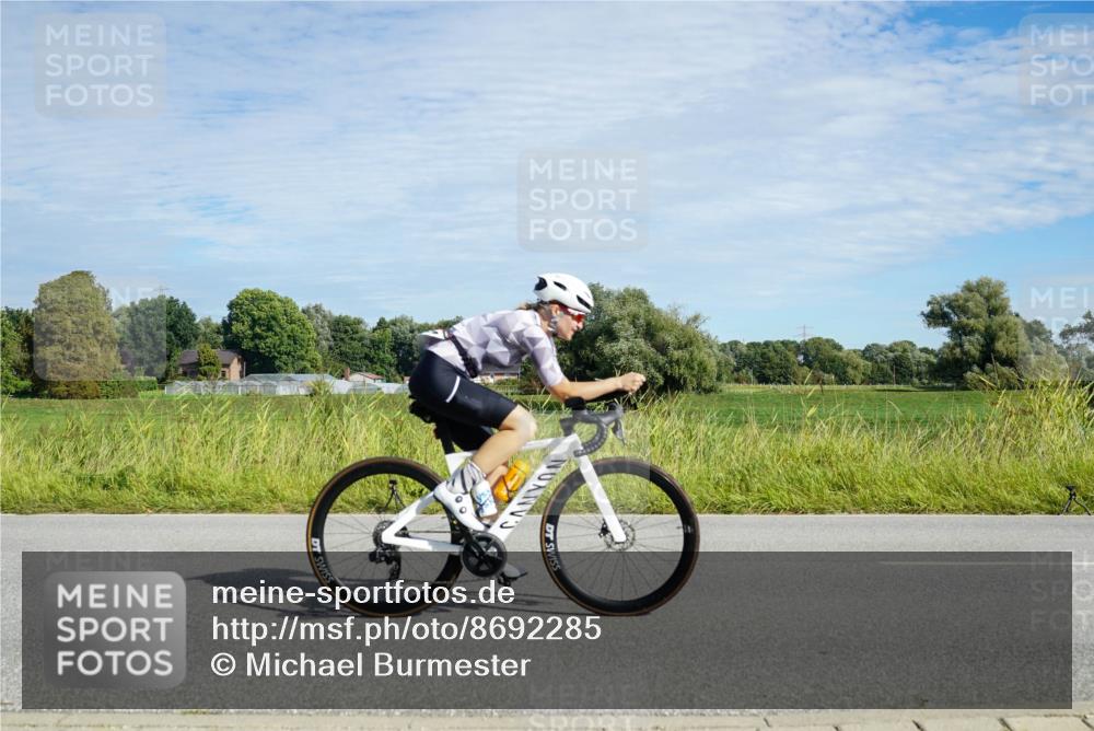 31.08.2025 - Elbe Triathlon Hamburg Michael Burmester http://msf.ph/oto/8692285 31.08.2025 10:30:57 Radfahren 864, 956 meine-sportfotos.de