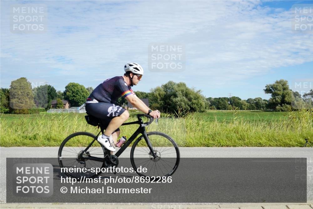 31.08.2025 - Elbe Triathlon Hamburg Michael Burmester http://msf.ph/oto/8692286 31.08.2025 10:31:06 Radfahren 1104 meine-sportfotos.de