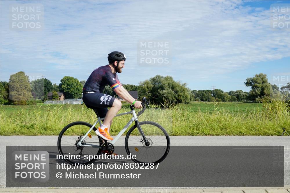 31.08.2025 - Elbe Triathlon Hamburg Michael Burmester http://msf.ph/oto/8692287 31.08.2025 10:31:15 Radfahren 1072, 1187 meine-sportfotos.de