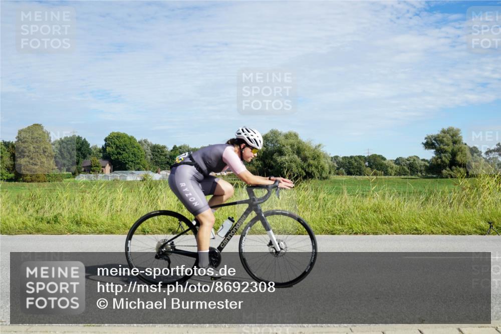 31.08.2025 - Elbe Triathlon Hamburg Michael Burmester http://msf.ph/oto/8692308 31.08.2025 10:32:06 Radfahren 679, 787, 938, 1144, 1216 meine-sportfotos.de