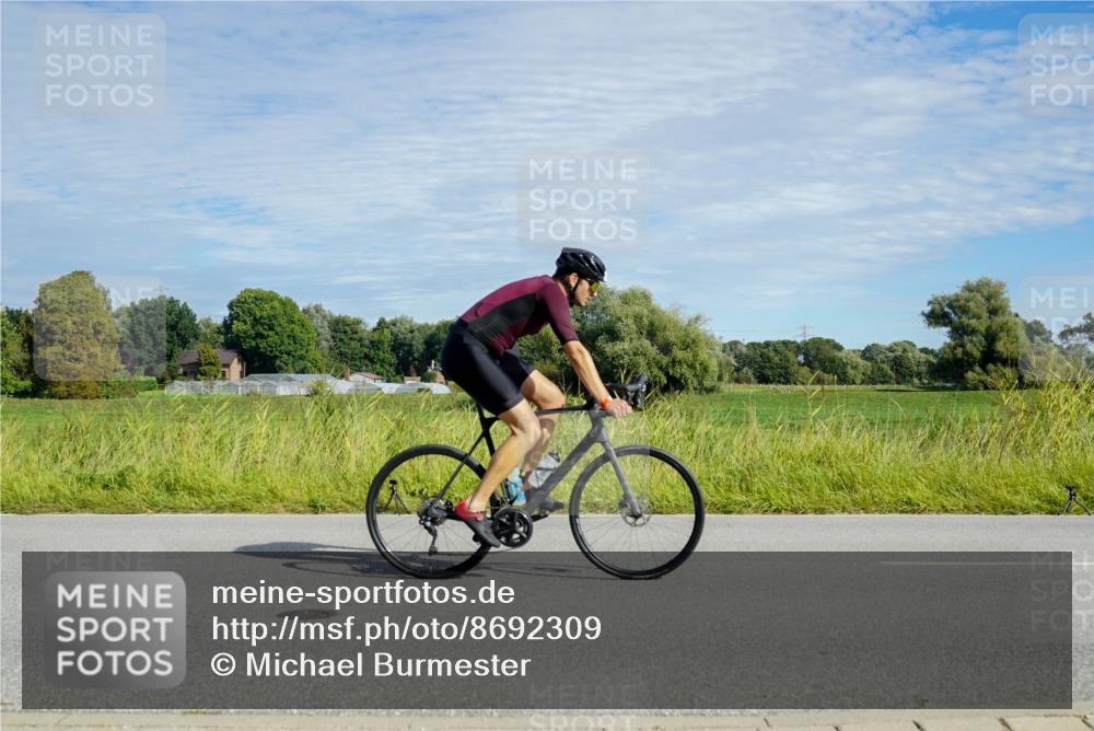 31.08.2025 - Elbe Triathlon Hamburg Michael Burmester http://msf.ph/oto/8692309 31.08.2025 10:32:07 Radfahren 679, 787, 938, 1144, 1216 meine-sportfotos.de