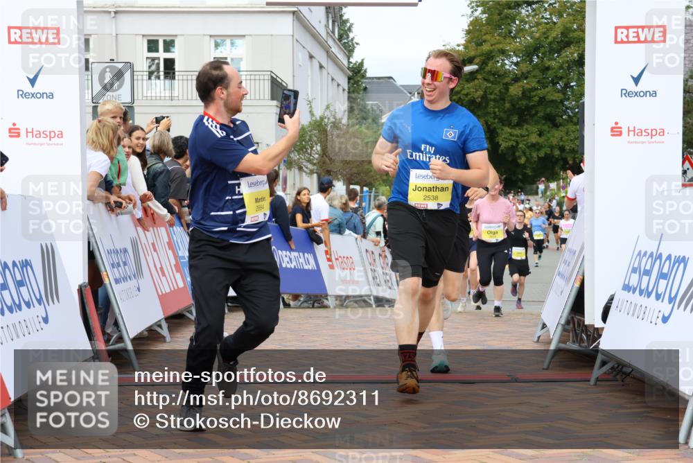 31.08.2025 - 21. Blankeneser Heldenlauf Strokosch-Dieckow http://msf.ph/oto/8692311 31.08.2025 10:29:32 Ziel 2614, 2615, 2684, 2538, 2558, 2277 meine-sportfotos.de