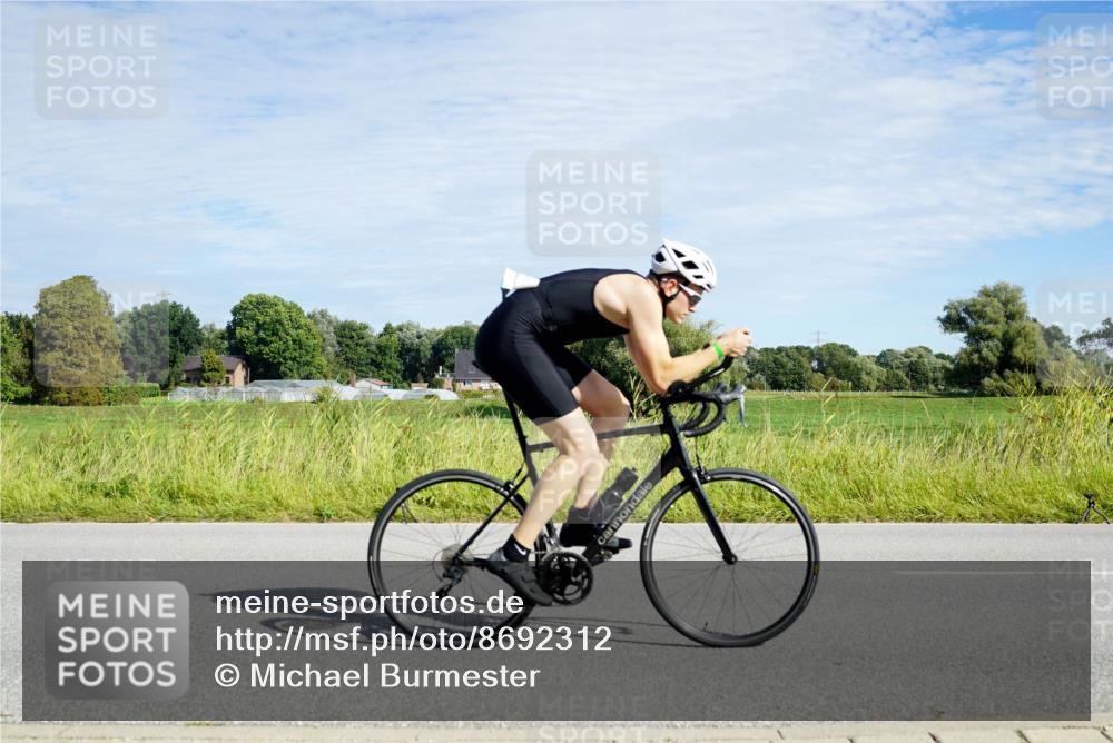 31.08.2025 - Elbe Triathlon Hamburg Michael Burmester http://msf.ph/oto/8692312 31.08.2025 10:32:12 Radfahren 679, 938, 1032, 1127 meine-sportfotos.de