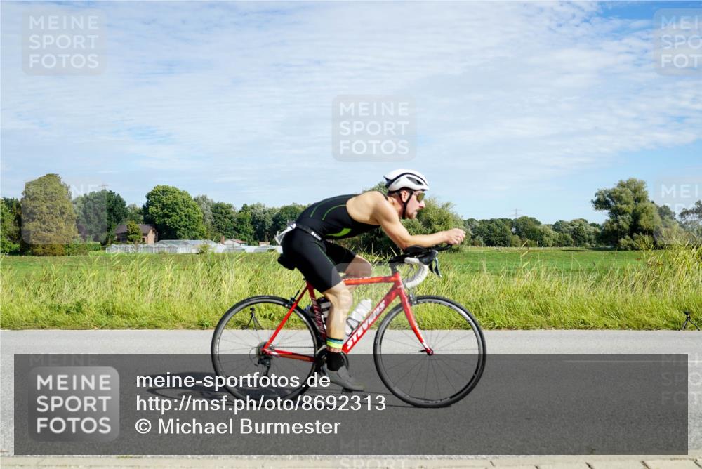 31.08.2025 - Elbe Triathlon Hamburg Michael Burmester http://msf.ph/oto/8692313 31.08.2025 10:32:15 Radfahren 938, 1032, 1127, 1213 meine-sportfotos.de