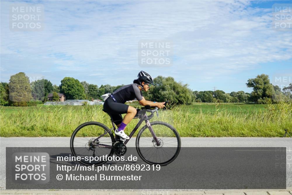 31.08.2025 - Elbe Triathlon Hamburg Michael Burmester http://msf.ph/oto/8692319 31.08.2025 10:32:31 Radfahren 732, 811, 932, 1168, 1185, 1208, 1226, 1240 meine-sportfotos.de