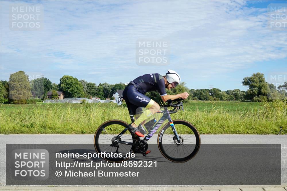 31.08.2025 - Elbe Triathlon Hamburg Michael Burmester http://msf.ph/oto/8692321 31.08.2025 10:32:33 Radfahren 811, 896, 932, 1168, 1185, 1226, 1240 meine-sportfotos.de