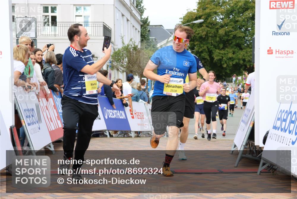 31.08.2025 - 21. Blankeneser Heldenlauf Strokosch-Dieckow http://msf.ph/oto/8692324 31.08.2025 10:29:32 Ziel 2614, 2615, 2684, 2538, 2558, 2277 meine-sportfotos.de