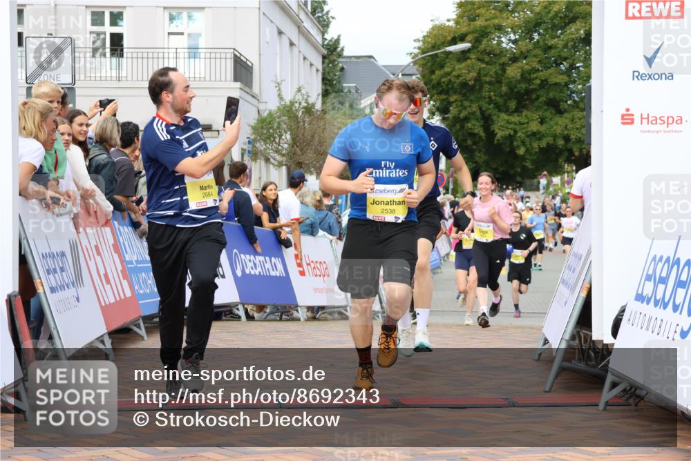 31.08.2025 - 21. Blankeneser Heldenlauf Strokosch-Dieckow http://msf.ph/oto/8692343 31.08.2025 10:29:32 Ziel 2614, 2615, 2684, 2538, 2558, 2277 meine-sportfotos.de