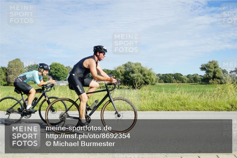 31.08.2025 - Elbe Triathlon Hamburg Michael Burmester http://msf.ph/oto/8692354 31.08.2025 10:33:29 Radfahren 826, 838, 850, 859, 908, 1211, 1235, 1241 meine-sportfotos.de