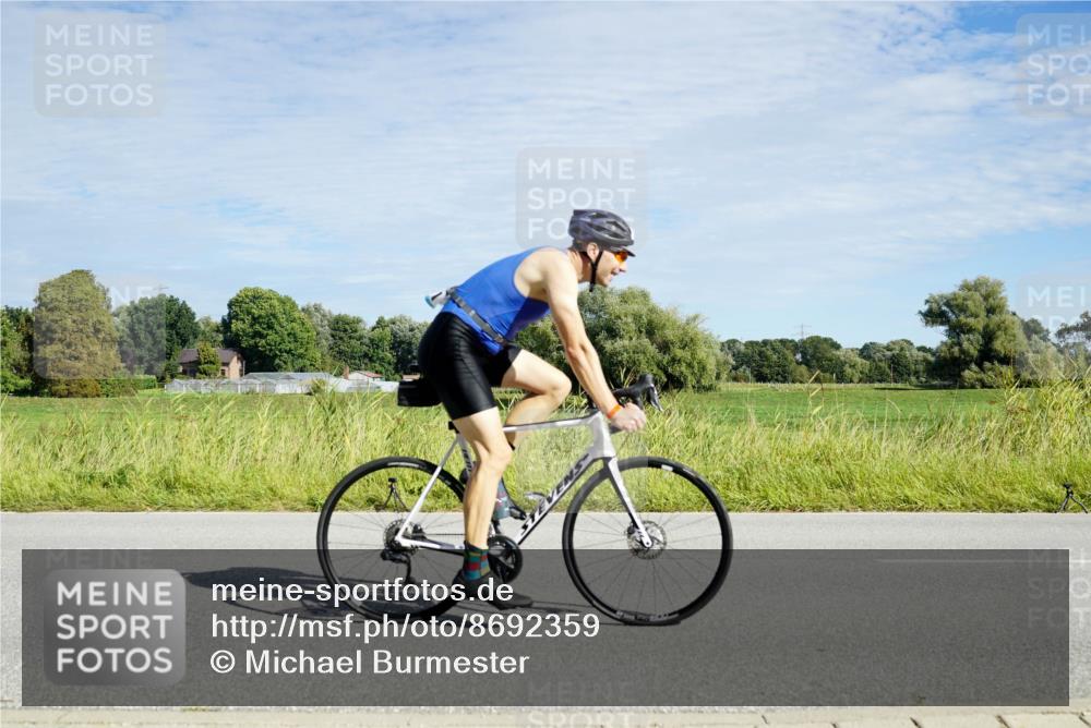31.08.2025 - Elbe Triathlon Hamburg Michael Burmester http://msf.ph/oto/8692359 31.08.2025 10:33:35 Radfahren 820, 823, 859, 869, 1211 meine-sportfotos.de