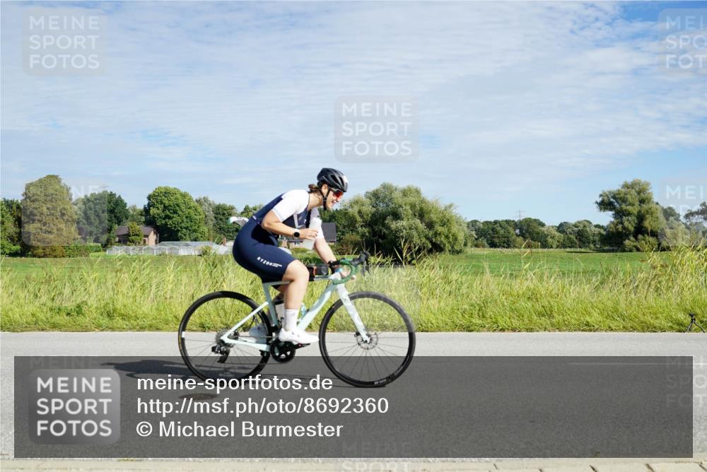 31.08.2025 - Elbe Triathlon Hamburg Michael Burmester http://msf.ph/oto/8692360 31.08.2025 10:33:40 Radfahren 758, 820, 823, 825, 869 meine-sportfotos.de