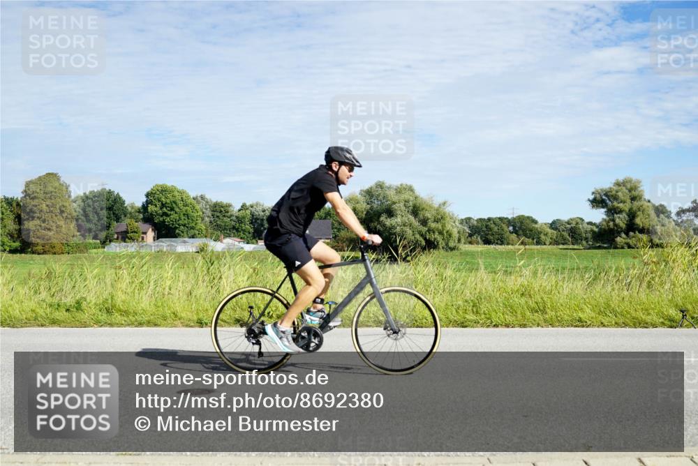 31.08.2025 - Elbe Triathlon Hamburg Michael Burmester http://msf.ph/oto/8692380 31.08.2025 10:34:20 Radfahren 928, 1167, 1176 meine-sportfotos.de